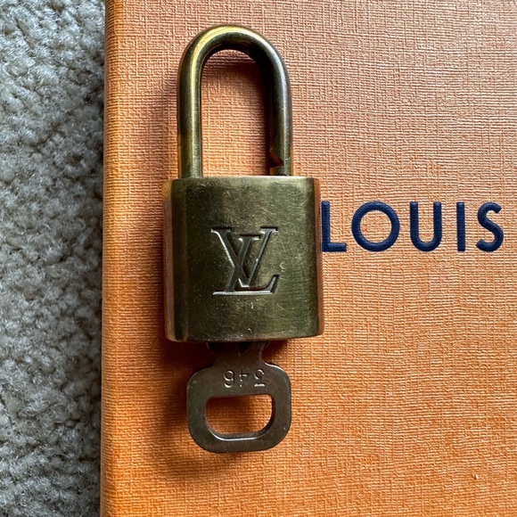 Louis Vuitton Pochette Accessoires- Made in France - Picture 11 of 13